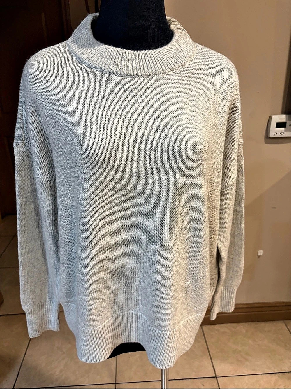 Crewneck Sweater in Gray Size Medium